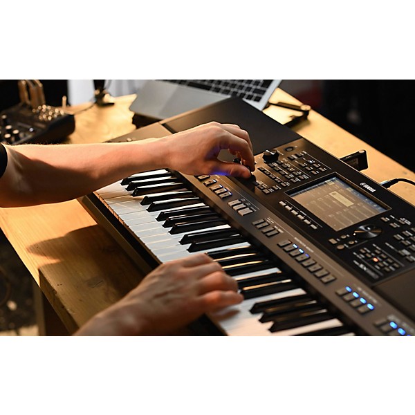 Yamaha PSR-SX720+ 61-Key Arranger Keyboard - Image 9